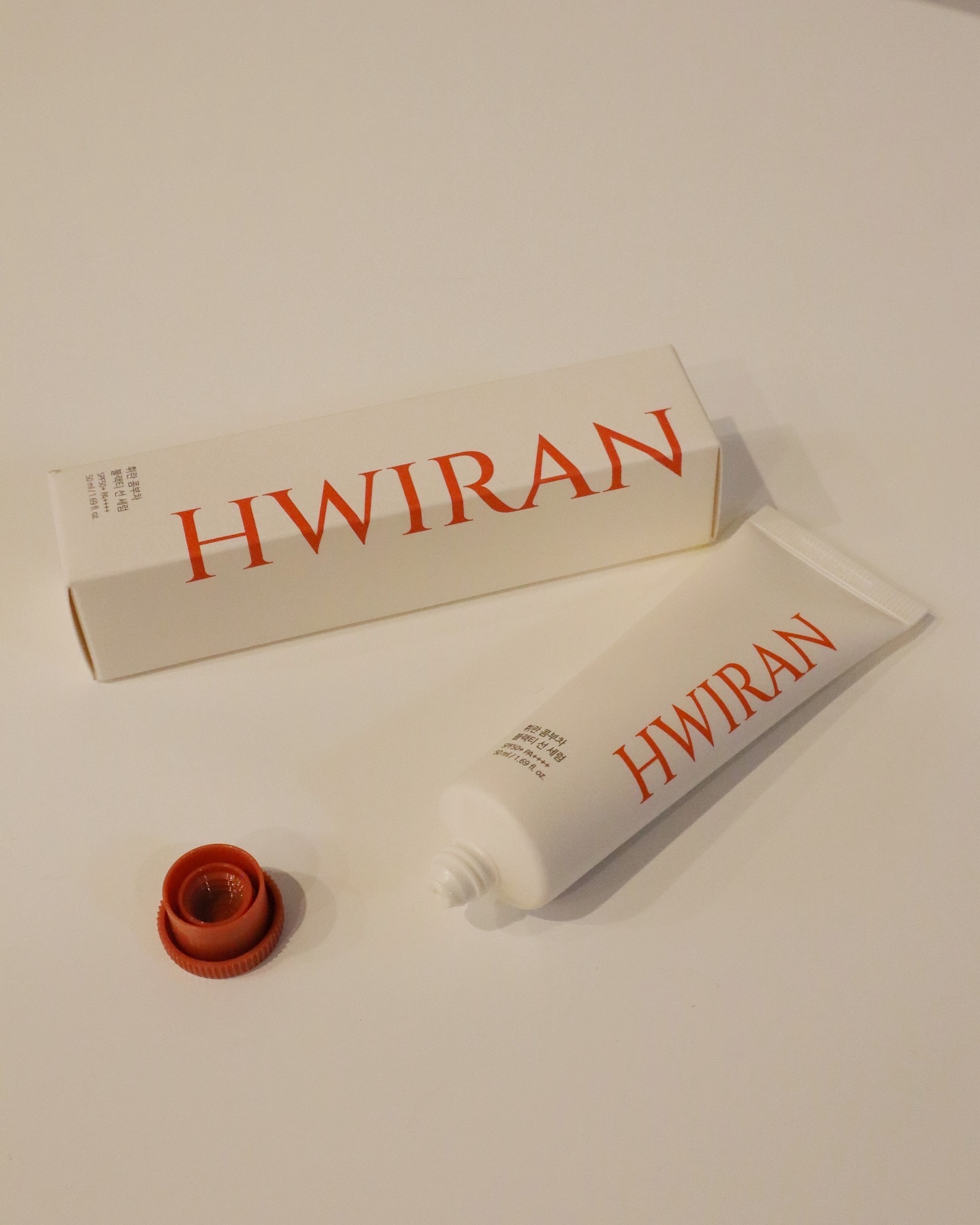 コンブチャブラックティーサンセラム/HWIRAN/日焼け止めクリームを使ったクチコミ（1枚目）