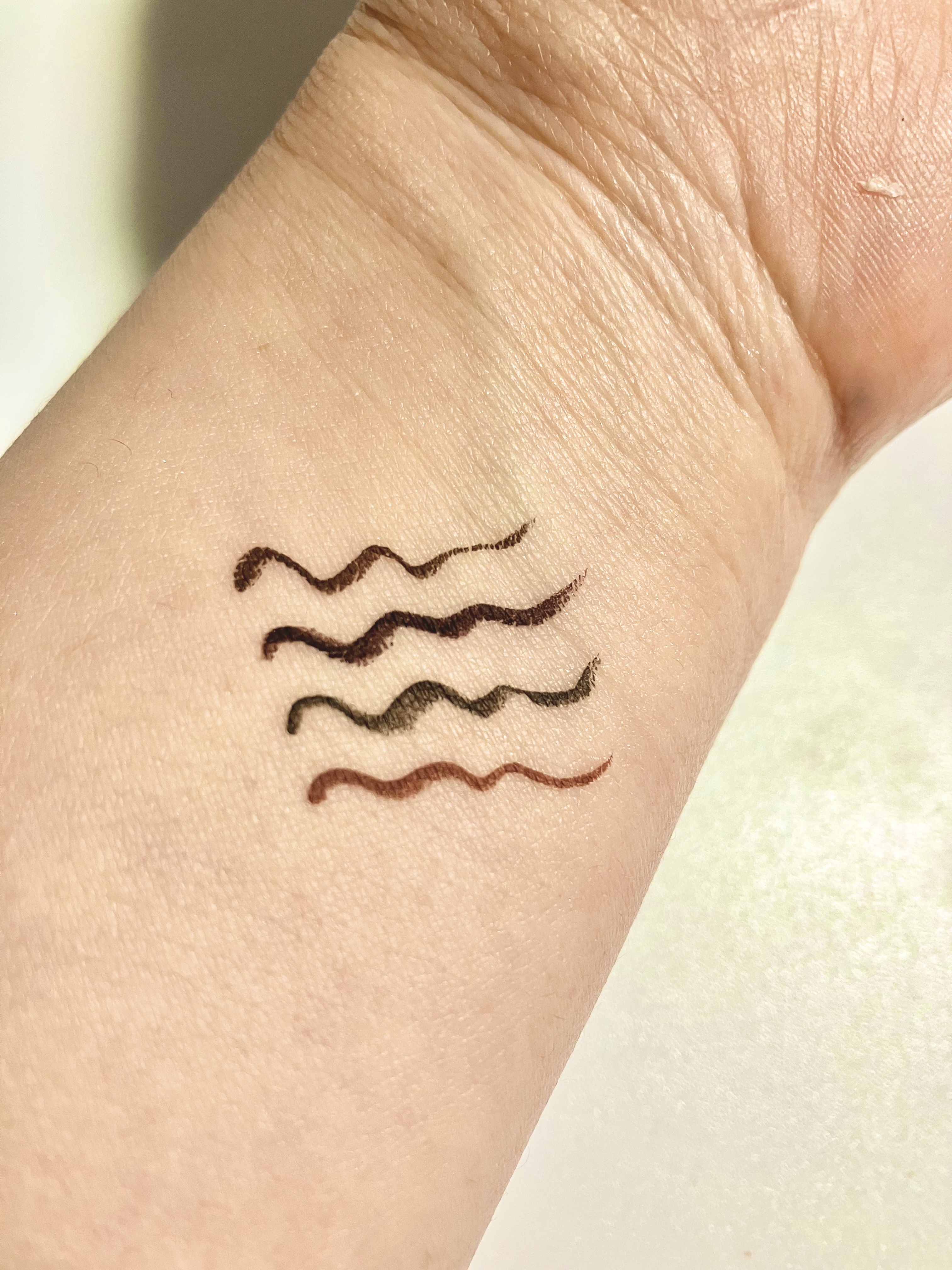 ベルベットライナー/LUMIURGLAS/リキッドアイライナーを使ったクチコミ（3枚目）