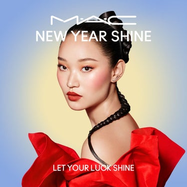 【M·A·C NEW YEAR SHINE】

長年愛され続けるアイコニックシェード、そしてこの春の限定色が、明るい新年を祝うスペシャルなレッドパッケージで登場✨
2023年のはじめに、M･A･Cのアイ