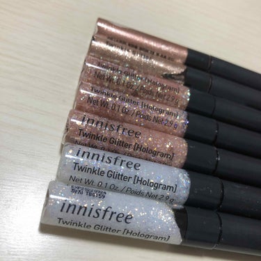 Innisfree  トゥインクル グリッター

Qoo10にて、まとめ買いしました！
間違えて同じ色買ってしまい、バツしています。
キラキラが可愛すぎてずっと見てられます🥺
涙袋にのせると、目がより綺