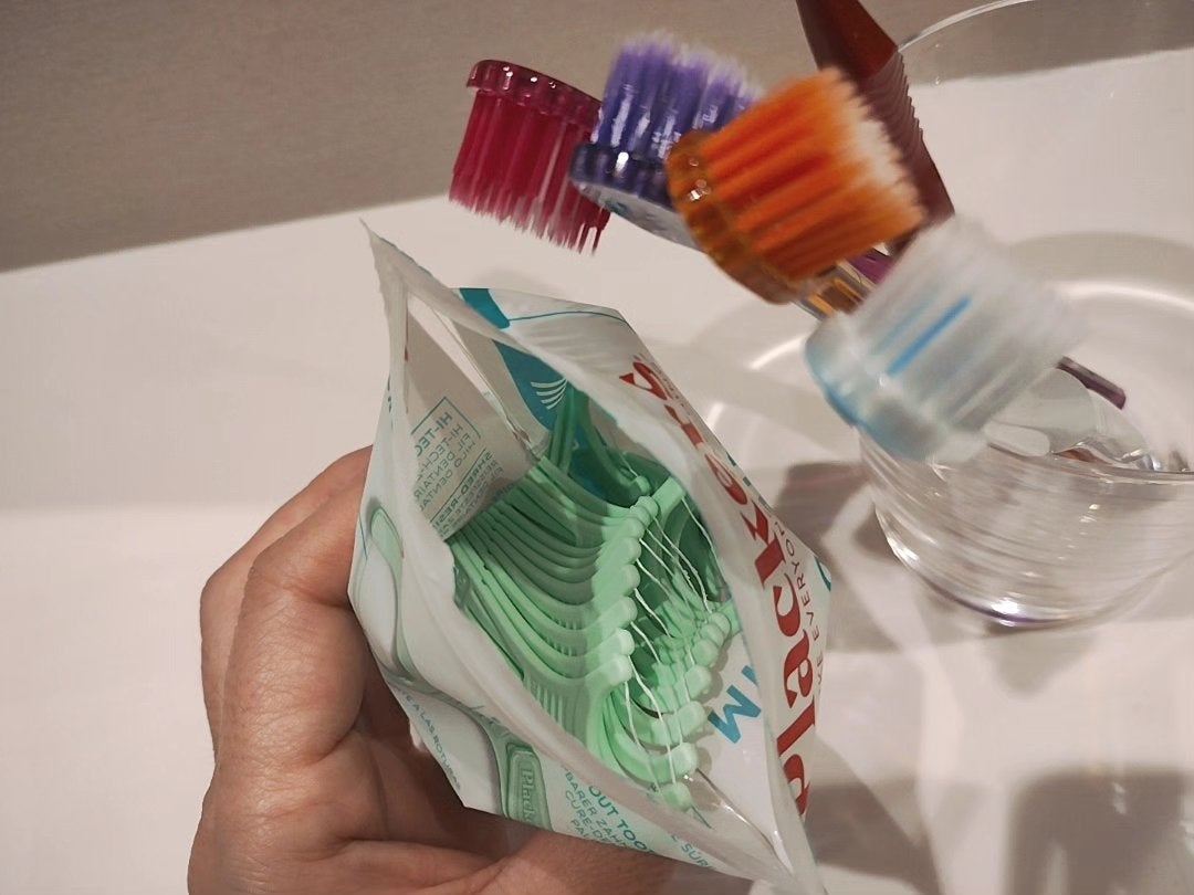 mcgroupakiko on LIPS 「歯医者さんに行くと、歯磨き指導の時に必ずデンタルフロスの使用を..」(2枚目)