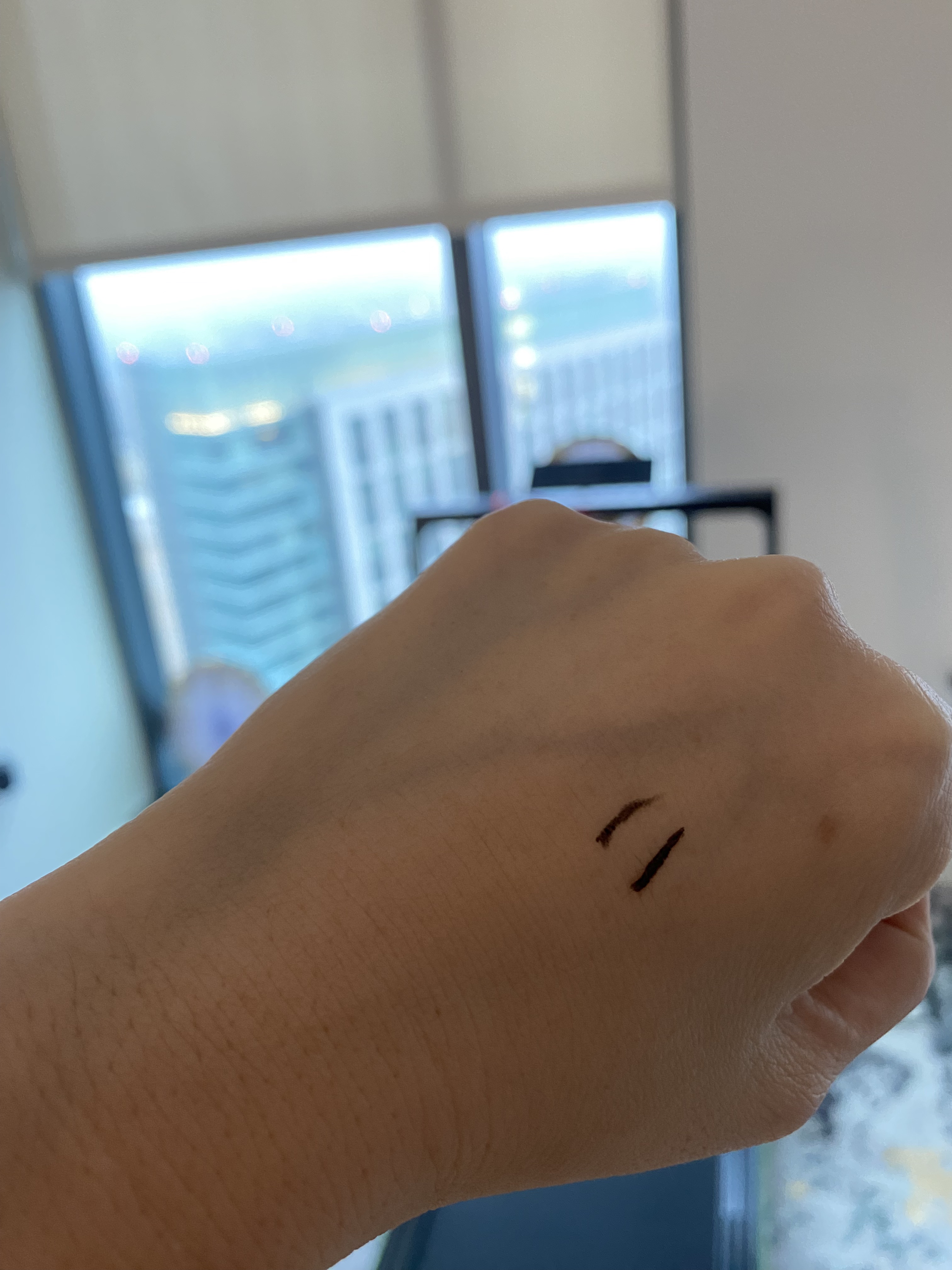 ツインライナー  01 ツインブラック/ヴァレンティノ ビューティ/リキッドアイライナーを使ったクチコミ（3枚目）