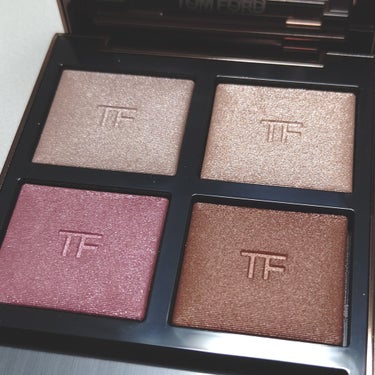 アイ カラー クォード 42A ヘイズィ センシュアリティ/TOM FORD BEAUTY/アイシャドウパレットを使ったクチコミ（3枚目）