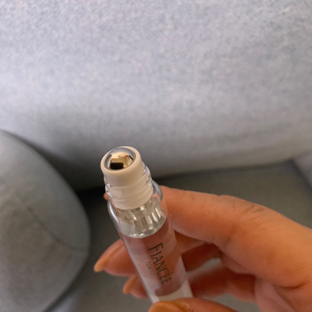 パルファンドトワレ ロールオン 星空の香り/フィアンセ/香水(レディース)を使ったクチコミ（3枚目）