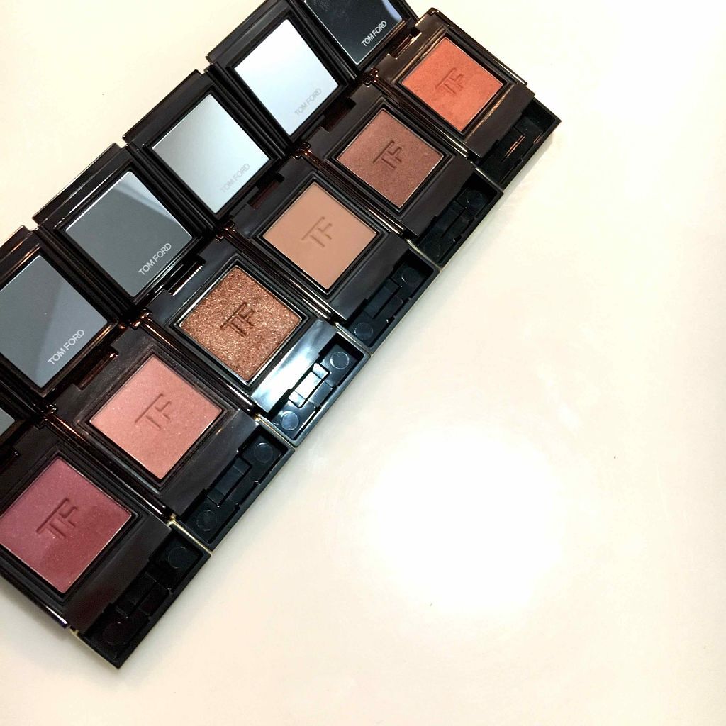 プライベート シャドウ 03 インフラレッド (サテン)/TOM FORD BEAUTY/単色アイシャドウを使ったクチコミ（2枚目）