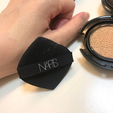 ピュアラディアントプロテクション アクアティックグロー クッションファンデーション SPF50+／PA+++ 00509/NARS/クッションファンデーションを使ったクチコミ（2枚目）