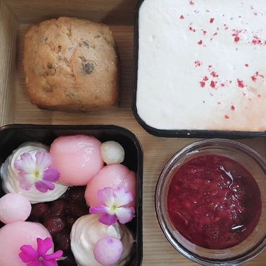 SABON ローズウォーターインオイルのクチコミ「SABON VEGAN AFTERNOON TEA CAFÉ ~Sakura Bloom Co.....」（3枚目）