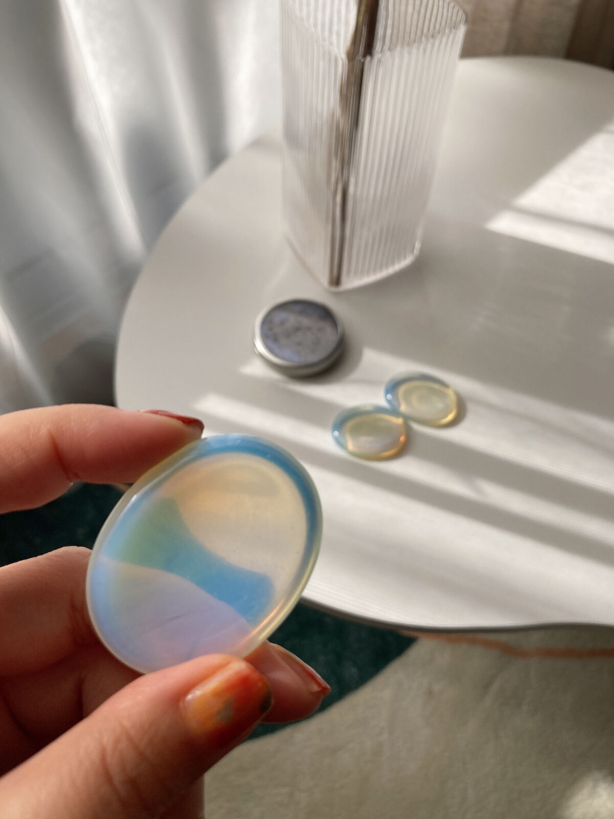 O SKIN & HAIR O Balmのクチコミ「このオーロラ色の不思議な石の正体は…❓

答えは“かっさ”。

#o_skin_hair
#パ.....」（1枚目）