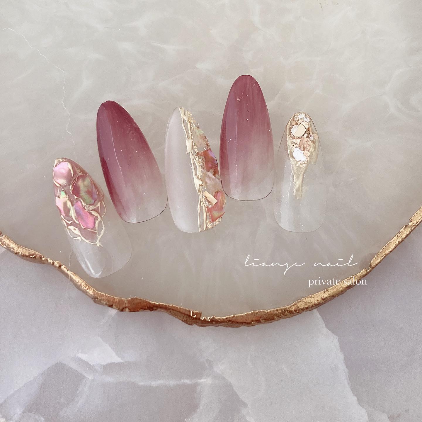 #ネイル,#秋ネイル,#大人ニュアンスネイル,#ニュアンスネイル,#ジェルネイル,#ミラーネイル,#シェルネイルのネイルデザイン