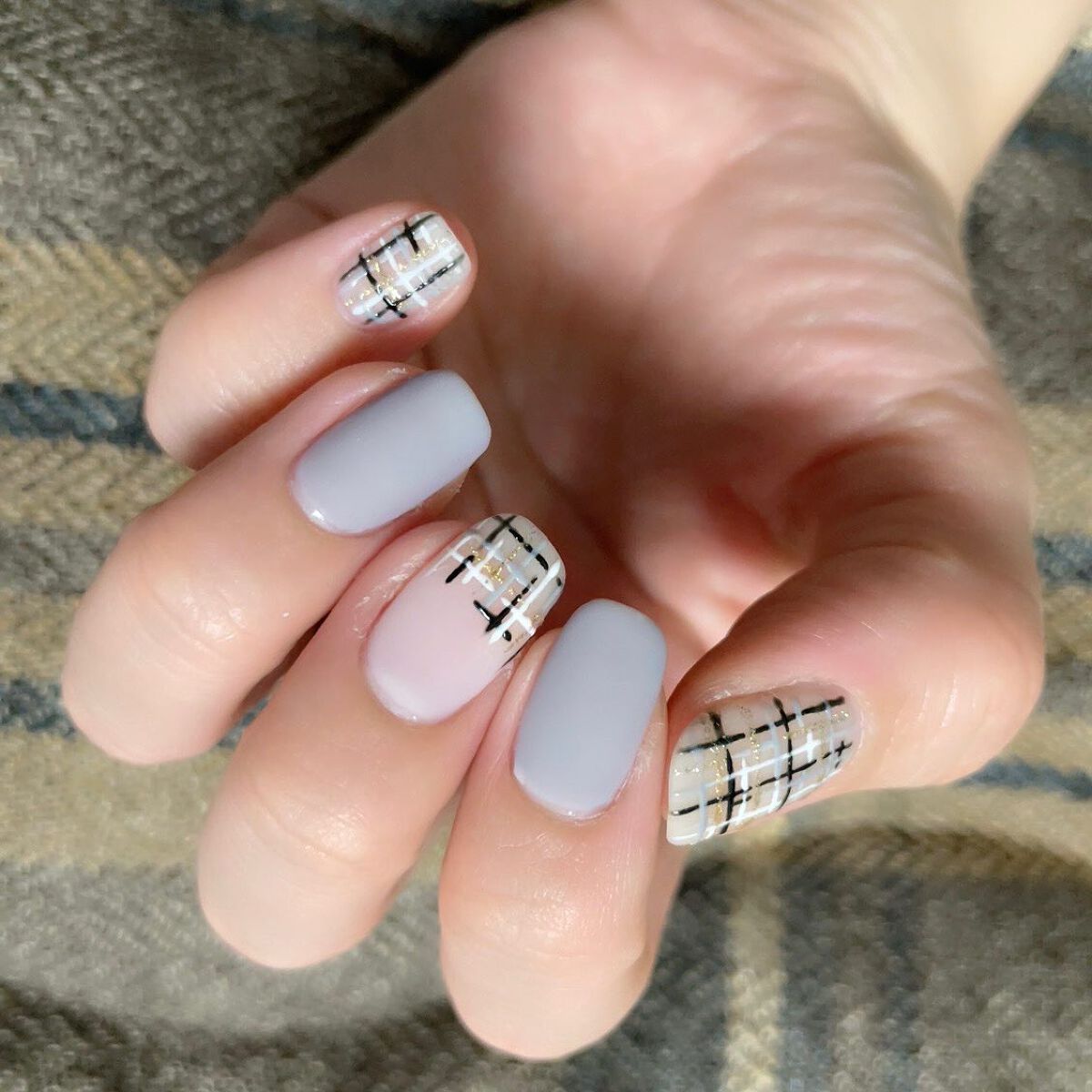 行場 on LIPS 「シールの上からなぞっただけネイル#セルフネイル部#セルフネイル..」(2枚目)