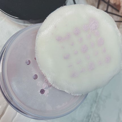 フィニッシングパウダー パールラメ入り/チャコット・コスメティクス/ルースパウダーを使ったクチコミ(2枚目)