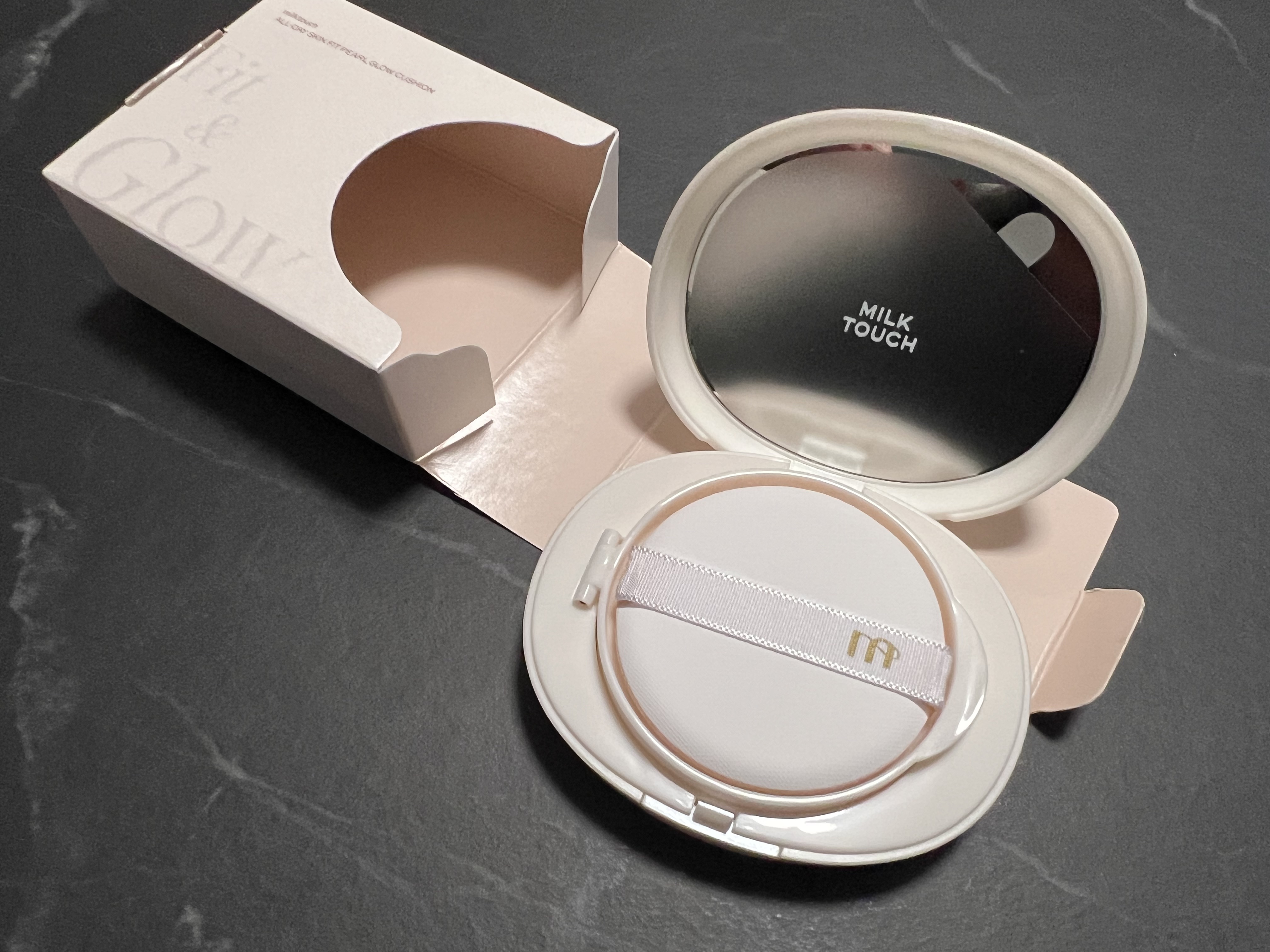 オールデイスキンフィットパールグロウクッション 01 Rosy Ivory(ロージー アイボリー)/Milk Touch/クッションファンデーションを使ったクチコミ（3枚目）