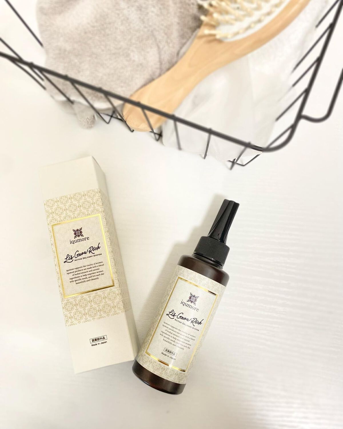 産後から髪のハリツヤの無さや抜け毛が気になってきて、使いはじめたヘアエッセンス♡

最近はボトルのデザインも可愛いし、使い心地が良いものが多くて取り入れやすい😊
今使っているのはイクモア リスグロウリッチ🌿

見た目もシンプルでかわいい