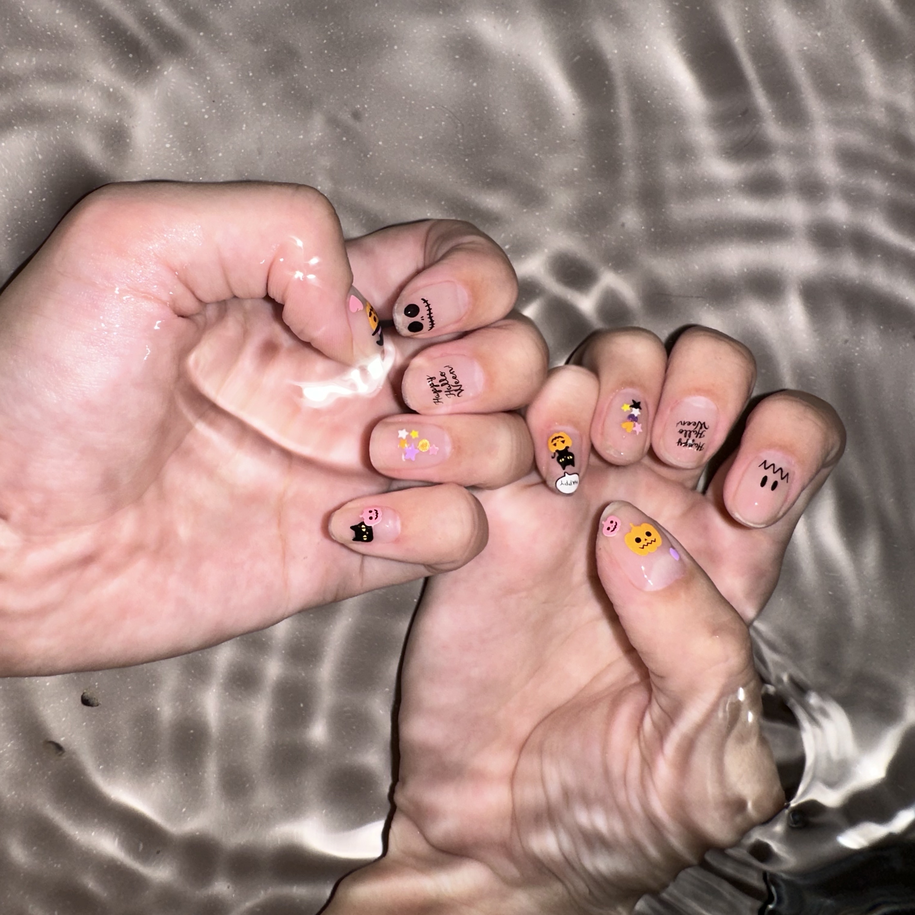 ハロウィンに合わせて
セルフネイルしました💅🏻

#セルフネイル #ネイル #ハロウィンネイル
#セリアジェルネイル #セリア_ネイル
#ジェルネイル 