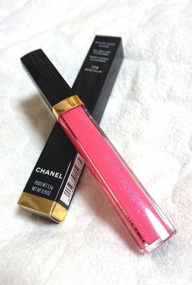 CHANEL ルージュココグロス 728
*
*
程よいラメ感がかわいいです◎
ベタつかずふっくら唇にしてくれます

薄めのピンクなのでどんな色のリップにも合わせられそうです🍒

リップクリームでしっか