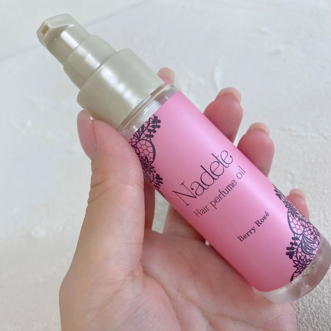 ナデテ ベリーロゼ/エルシーラブコスメ/ヘアオイルを使ったクチコミ(2枚目)