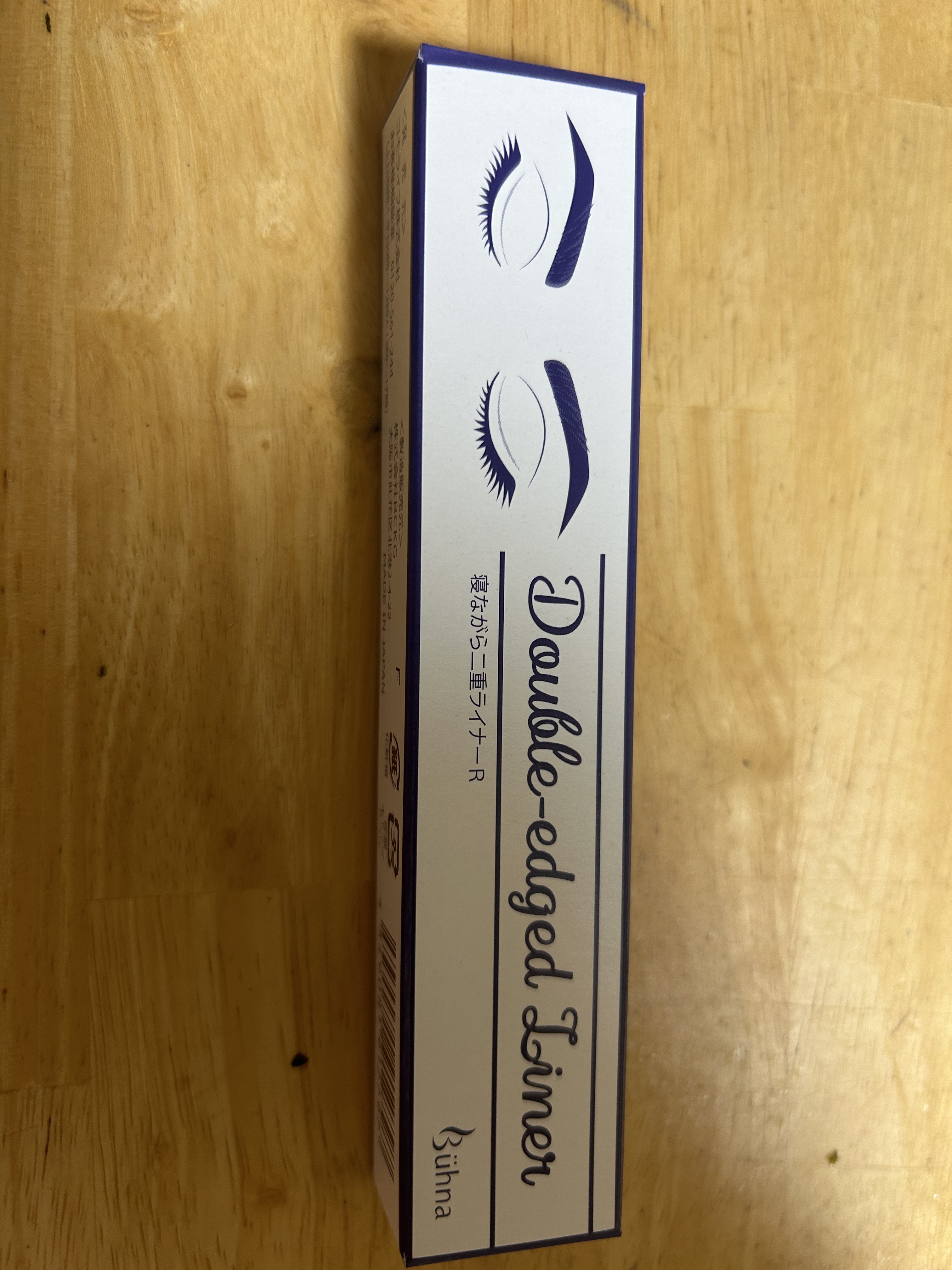 ビューナ寝ながら二重ライナー

いつもアイエッポナイトを5本ぐらいリピしたんだけど、そろそろ違うやつにしてみよ思ってメガ割で購入。粘着力もしっかりあってすぐ乾くから助かる！ちとテカリやすい気もするけどアイシャドウ塗れば大丈夫。
ビューナ塗っ