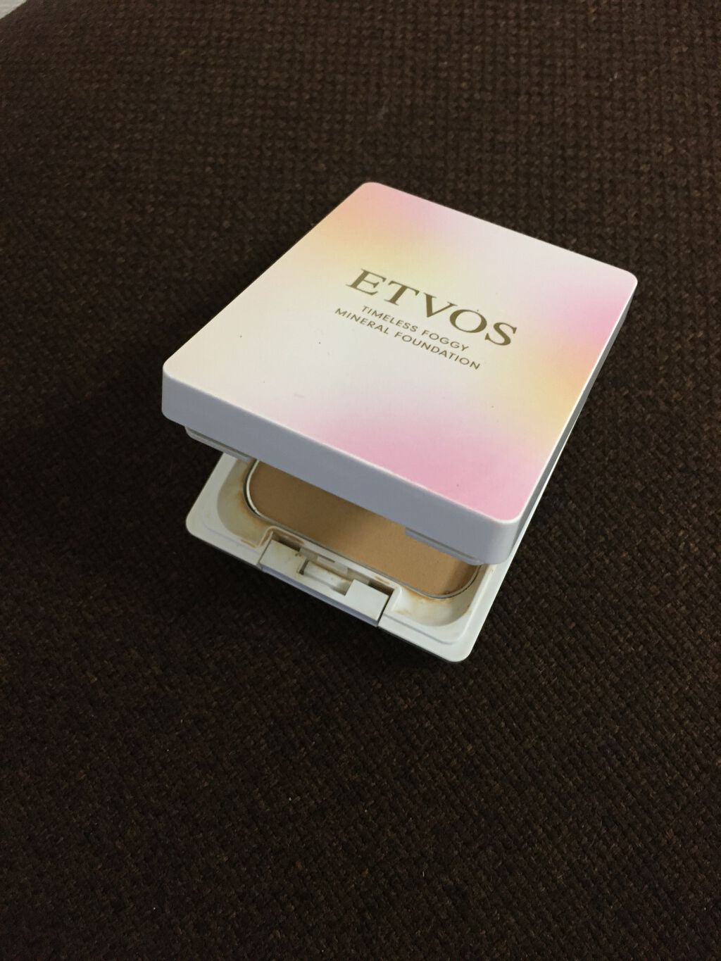 エトヴォス タイムレスシマーミネラルファンデーションのクチコミ「エトヴォスのタイムレスシマーミネラルファンデーション。石けんオフメイクに移行したここ数年、色々.....」（1枚目）