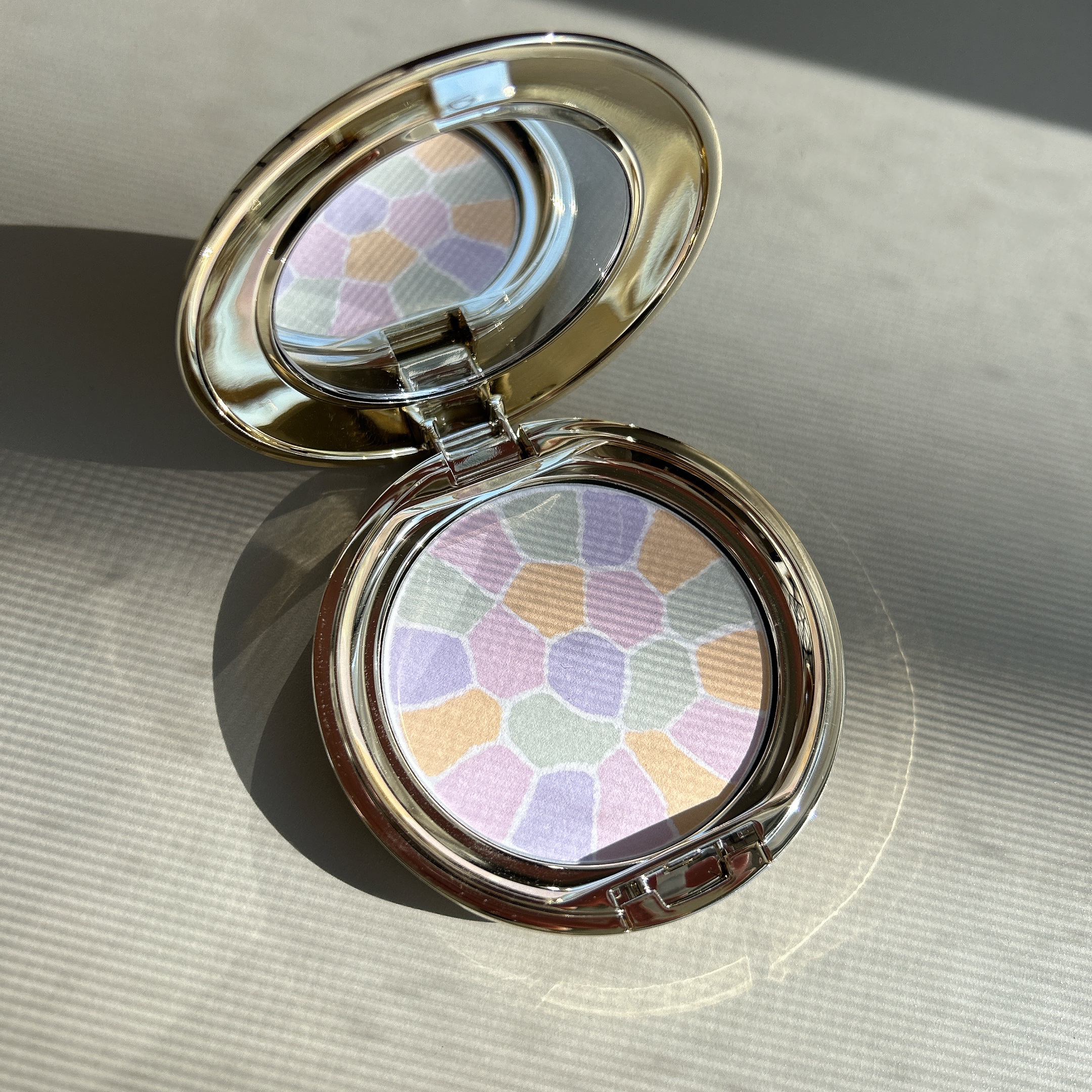 Dinto ブラーフィニシュシャドウパレットのクチコミ「今日のメイク！
エレガンス様のラプードルを初めて使った…🙏
この模様とパッケージから素敵すぎる.....」（2枚目）