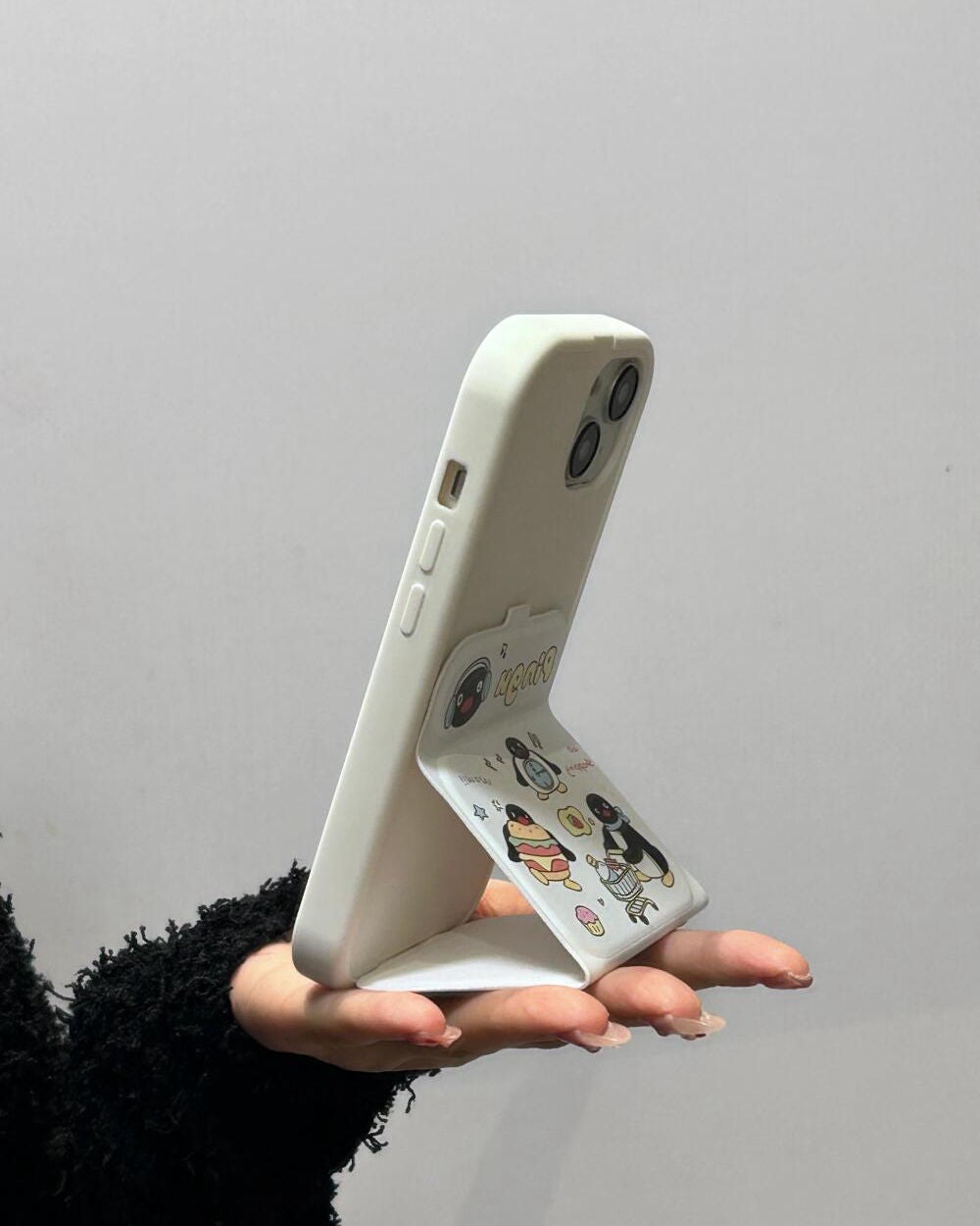 ケース大好きっ子 on LIPS 「折り畳み式のかわいいスタンド#iPhoneケース#購入品#ヴィ..」(4枚目)