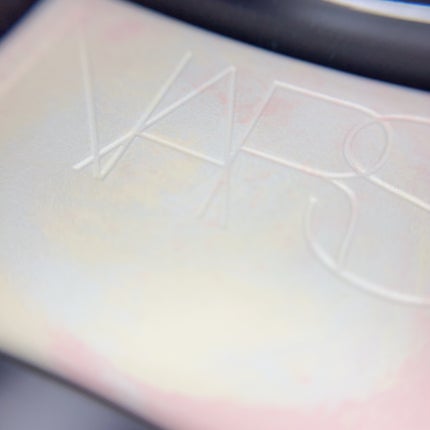 ライトリフレクティング プリズマティックパウダー/NARS/プレストパウダーを使ったクチコミ(3枚目)
