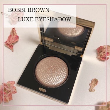 bobbi brown    luxe eyeshadowムーンストーン

濡れツヤeyeになれるアイシャドウ💫
まぶたにのせるとすごいキラキラ
してるんだけど、上品な輝きで
濡れたようなウルウルした目