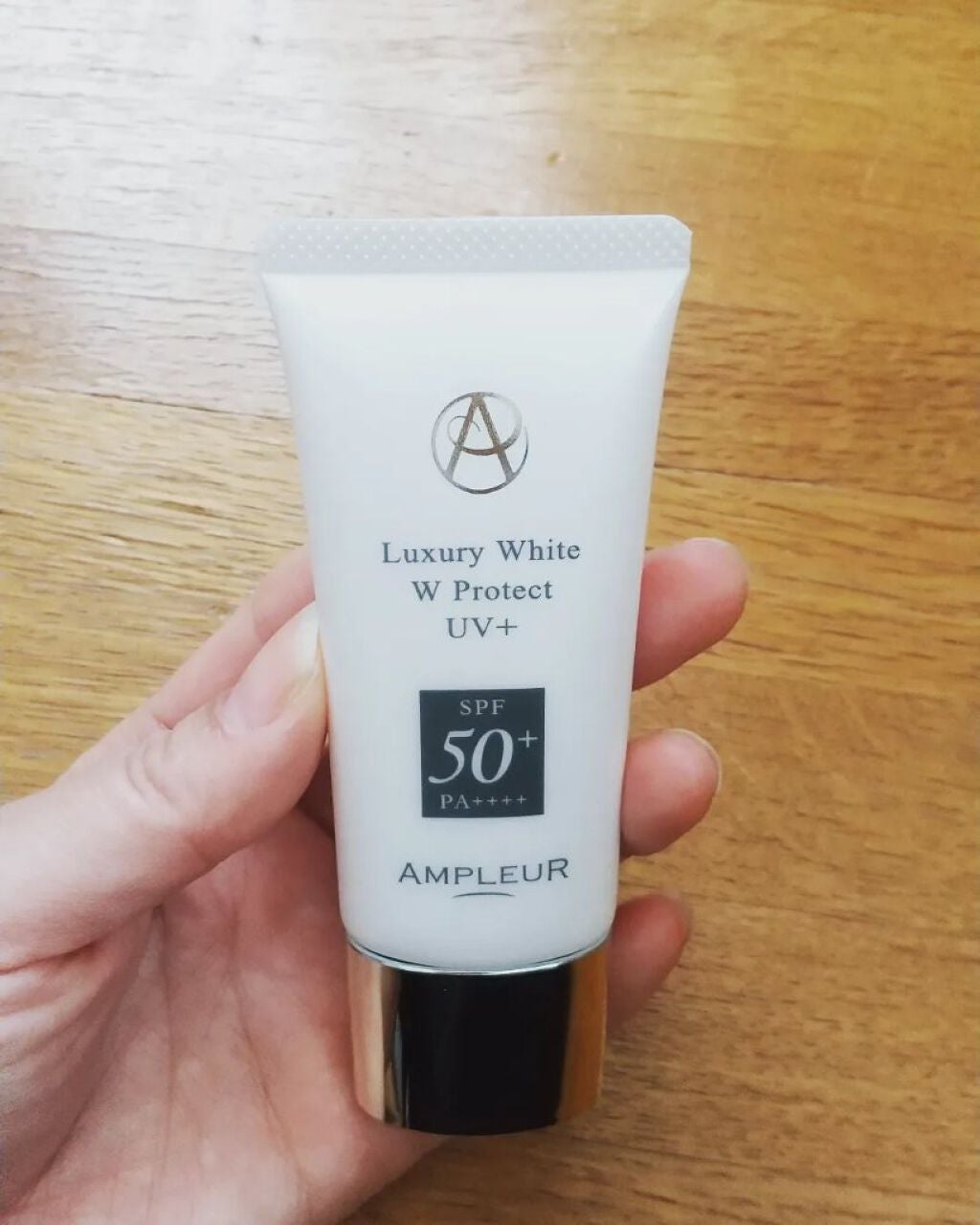 ラグジュアリーホワイト WプロテクトUVプラス/アンプルール/日焼け止めミルクを使ったクチコミ(1枚目)