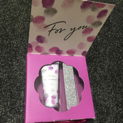 フランフラン ルメッサージュ ハンドケアギフトセット ドッド PUのクチコミ「退社するスタッフから もろた!
今夜使ってみよ! ..」(1枚目)