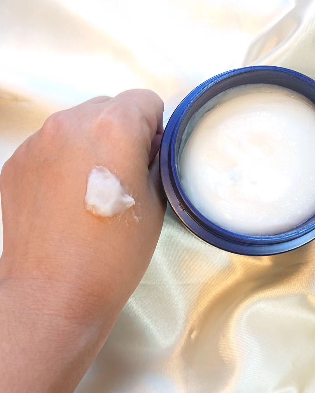 ニベア ロイヤルブルーボディクリーム うるおい密封ケア/ニベア/ボディクリームを使ったクチコミ(2枚目)