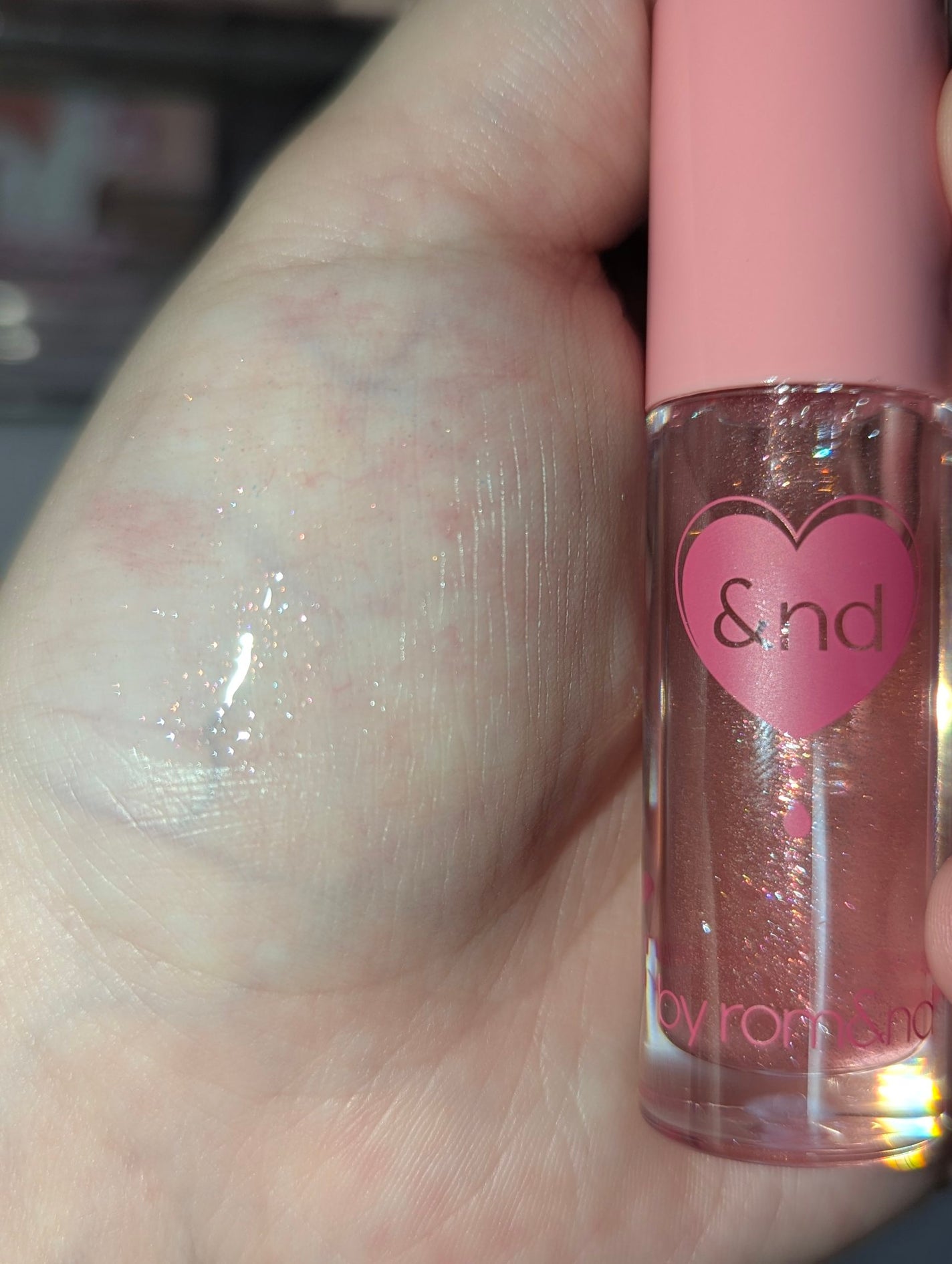 グラッシーコーティンググロス/&nd by rom&nd/リップグロスを使ったクチコミ(4枚目)