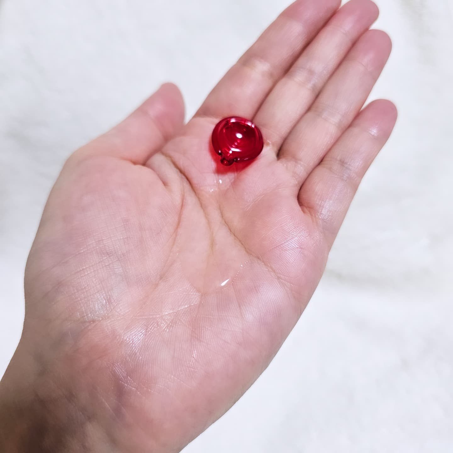 【サンリオ限定デザイン】ellips（エリップス）ヘアオイル ボトルタイプ8粒 (レッド／スウィートフローラルブーケの香り)キティー/ellips/ヘアオイルを使ったクチコミ（3枚目）