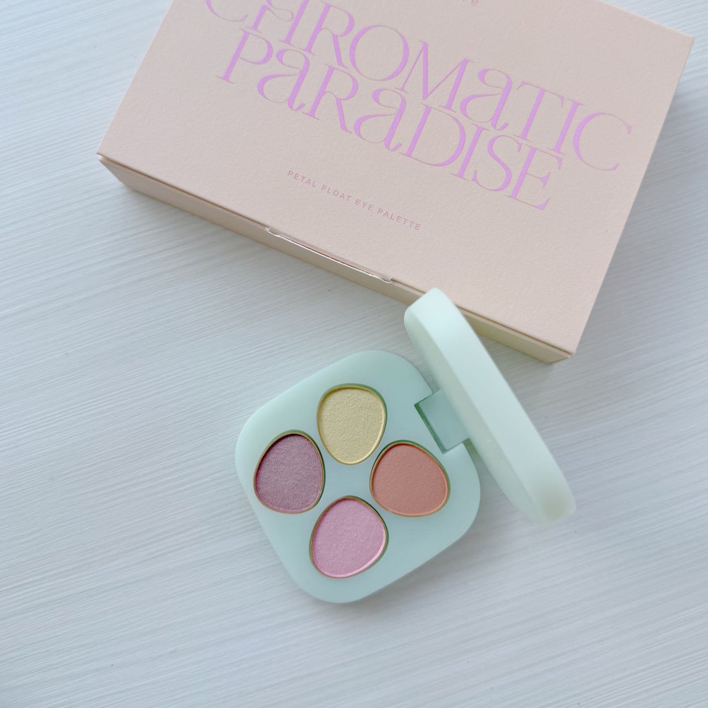 トーン ペタル フロート アイパレット/to/one/アイシャドウパレットを使ったクチコミ(1枚目)