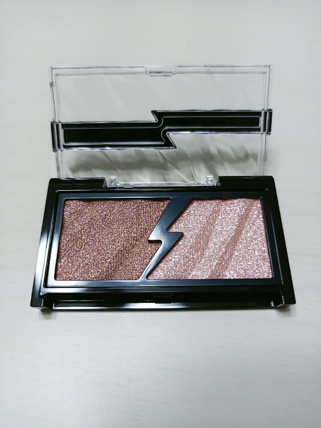 エレクトリックショックアイズ /KATE/アイシャドウパレットを使ったクチコミ(4枚目)