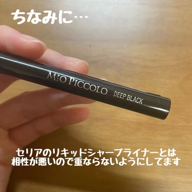 こんにちは！たろす🦖です
初めてのBBクリーム！

┈┈┈┈┈┈┈┈┈┈┈┈┈┈┈┈┈┈┈┈┈┈
ちふれ
BB クリーム
0 ピンク オークル系
￥880(税込)
┈┈┈┈┈┈┈┈┈┈┈┈┈┈┈┈┈┈┈┈┈┈

まずのびが良くて、保湿力が結構あるなという印象
カバー力はまずまずでした
無香料です


私はブルベ夏ですが、色もちょうど良かったです



1本で
・美容液
・乳液
・保湿クリーム
・日焼け止め
・化粧下地
・ファンデーション
の役割をしてくれます

ちなみに日焼け止め効果はSPF27/PA＋＋
夏は日焼け止めの上から塗った方が良いですね



保湿成分は
・ヒアルロン酸
・アセチルヒアルロン酸
・トレハロース
・黄金根エキス

⚠️保湿成分は入っていますが、塗る前には化粧水をしてからにしましょう！




知識がないのでよく分かりませんか普通にファンデーションとか塗るより肌に優しそう🤔



<使い方>
化粧水のあと、適量(真珠粒大)を手に取り、顔全体に丁寧にのばす





私は顔が赤みがかっているので、緑の下地の上からやったらもう少しカバーしてくれるのかなと思いました(そういう使い方していいのか分からないけど…)




自然な仕上がりで良かったです！




ちなみに…
前の投稿で紹介したセリアのリキッドシャープライナーとは相性が悪いので重ならないようにして使ってます




最後まで閲覧頂きありがとうございます
参考になれば嬉しいです

いいね・コメント・フォローお願いします


#chifure #ちふれ #bbクリーム の画像 その2