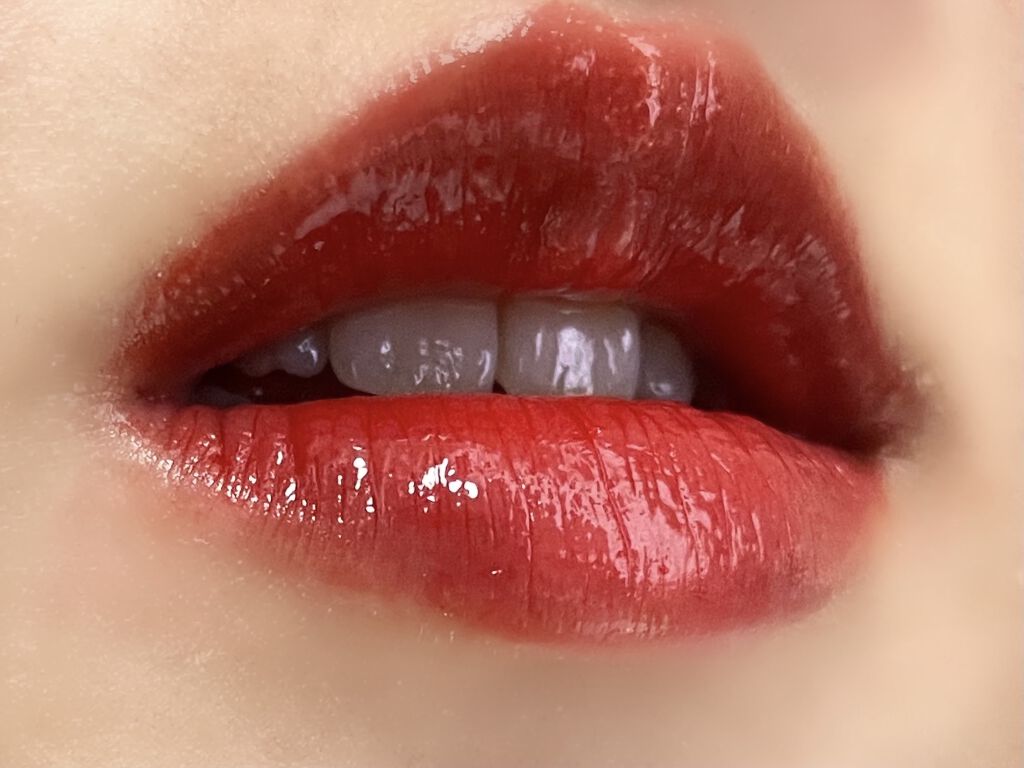 b by banila 졸리 맛탱 글로우 틴트 RD02💄


深く艶のある赤が素敵。
最近本当に強めの赤が好きすぎる。
ティッシュオフしてもしっかり色味が残るから
マスクするならティッシュオフしておいて、
取った時にこの色見せつけたい
