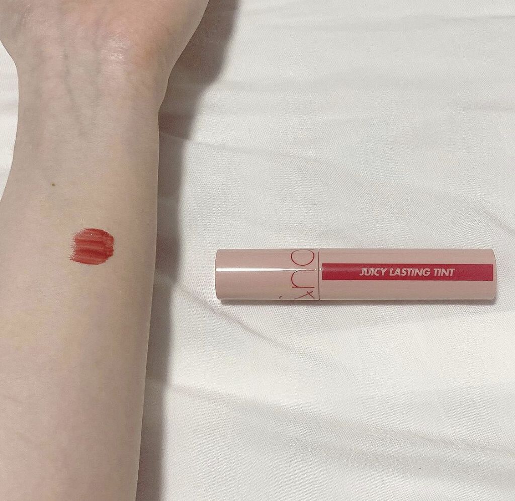 ジューシーラスティングティント/rom&nd/リップティントを使ったクチコミ（2枚目）