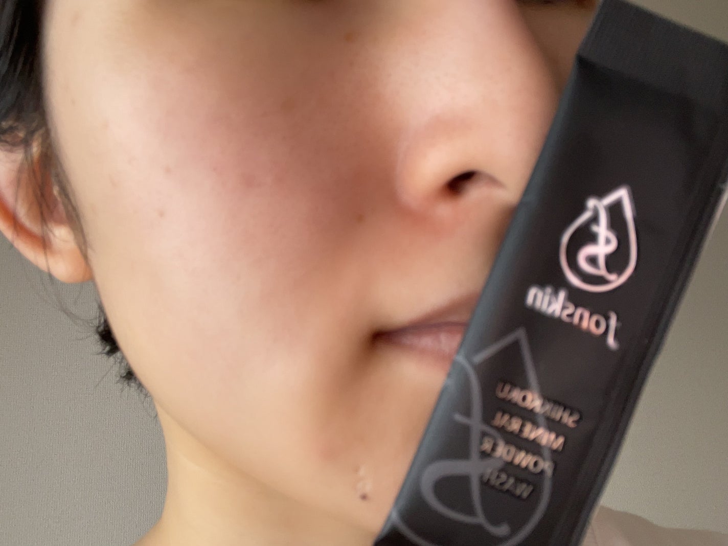 漆黒ミネラルパウダーウォッシュ/fonskin/洗顔パウダーを使ったクチコミ(3枚目)