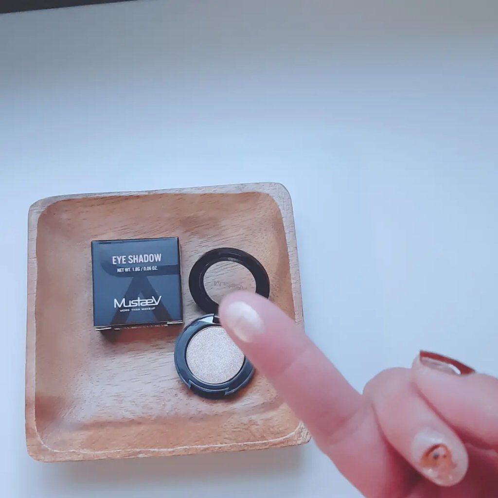 みぃ on LIPS 「MUSTAEV〔マステブ〕アイシャドウ #201スキン ..」(3枚目)