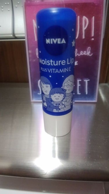 NIVEA      Moisture  Lipのさくら　モモコさんの絵が書いてあるリップクリームです！