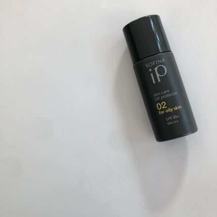 SOFINA iP ソフィーナ iP スキンケアUV 02皮脂がでやすい肌環境のクチコミ「グレーに黄色がポイント。容量30mlで振って使う日中用美容液です。両方ともSPF50+PA++.....」(1枚目)