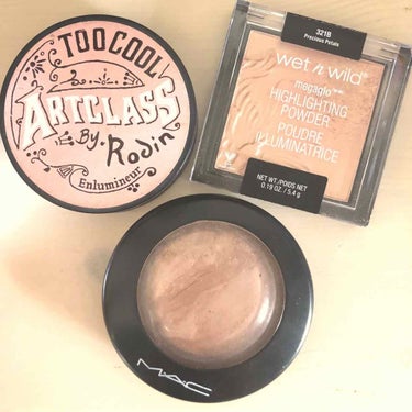 MegaGlo Highlighting Powder/wet 'n' wild/ハイライトを使ったクチコミ（1枚目）