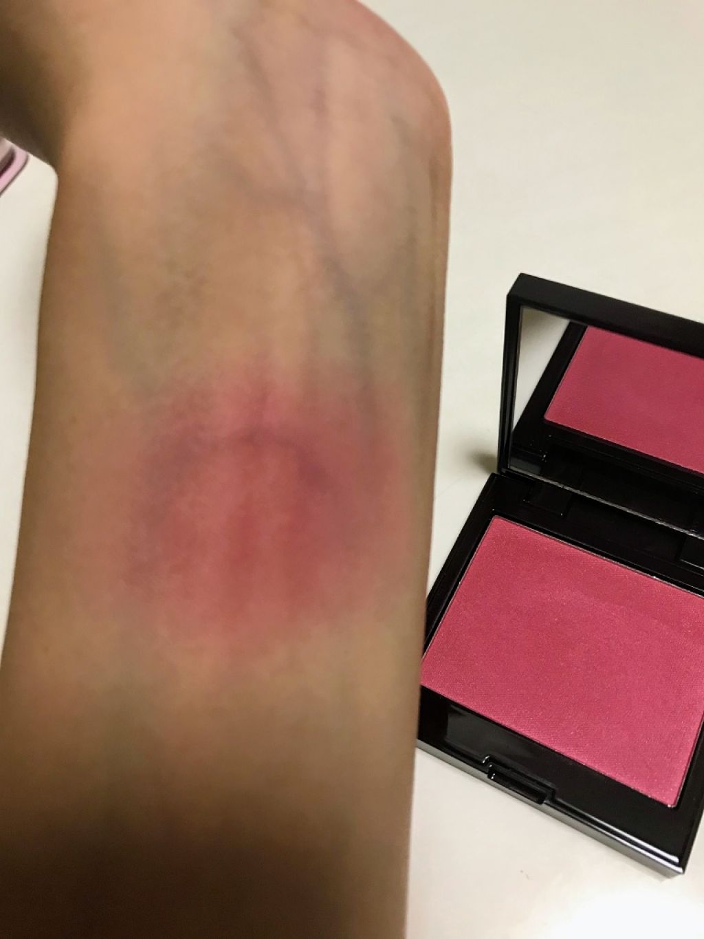 ブラッシュ カラー インフュージョン 03 ポメグラニット/ローラ メルシエ/パウダーチークを使ったクチコミ（2枚目）