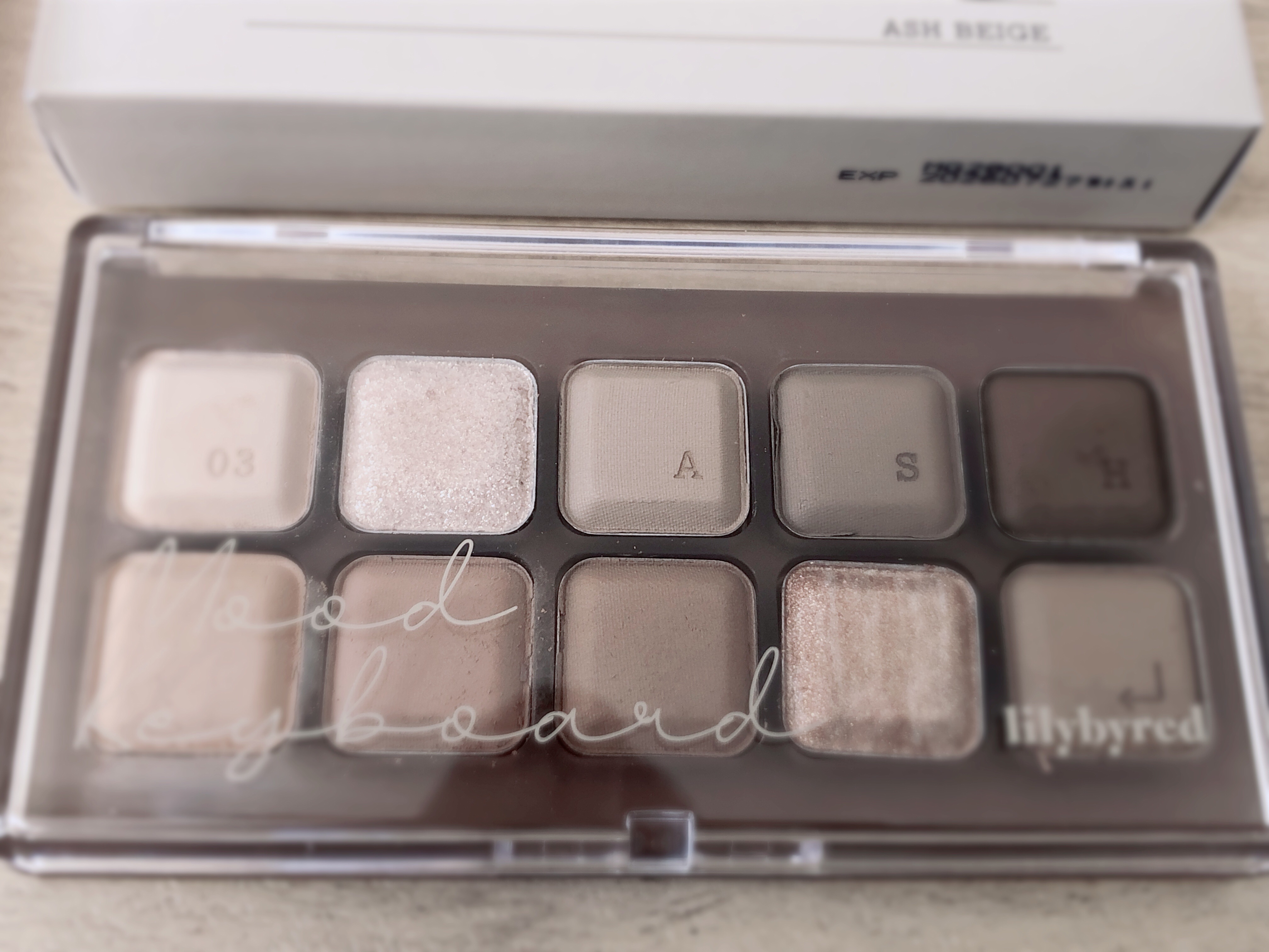 ムードキーボード 03 アッシュベージュ(Ash Beige)/lilybyred/アイシャドウパレットを使ったクチコミ（3枚目）