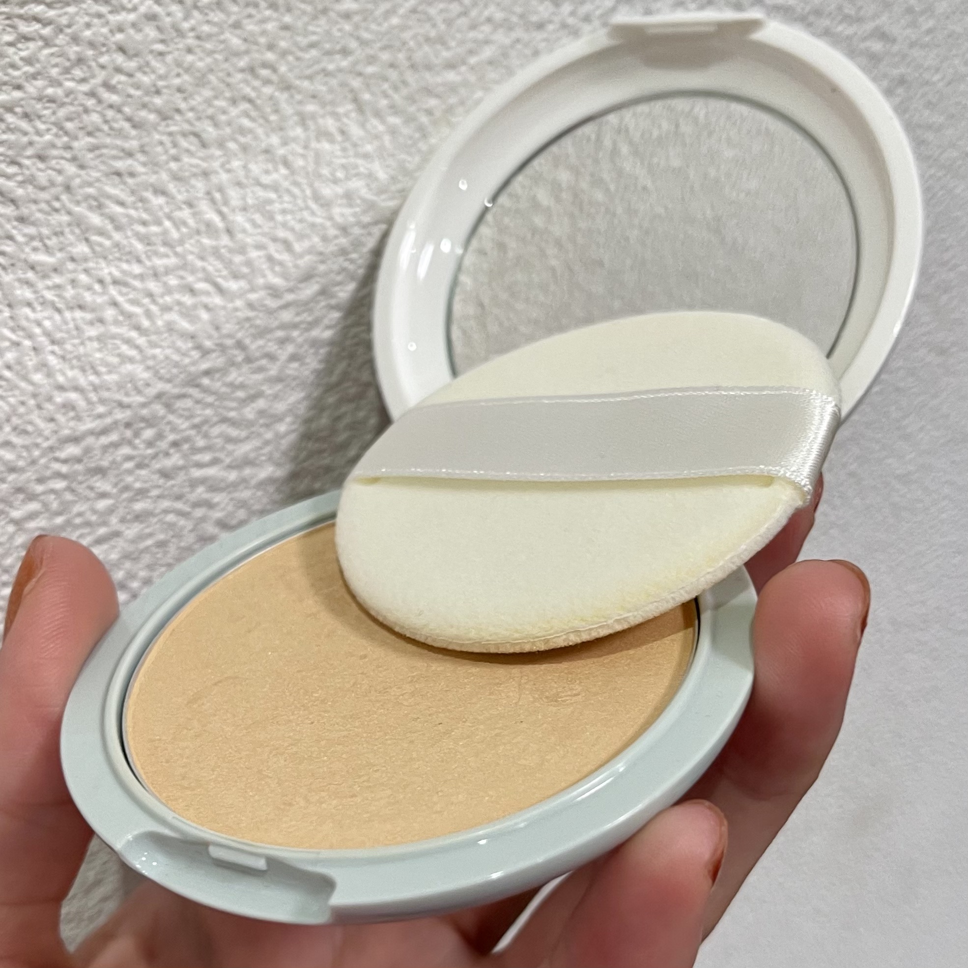 FASIO エアリーステイ パウダー ROのクチコミ「【使った商品】FASIOエアリーステイ パウダー RO102パールベージュ
【崩れにくさ】やや.....」（2枚目）