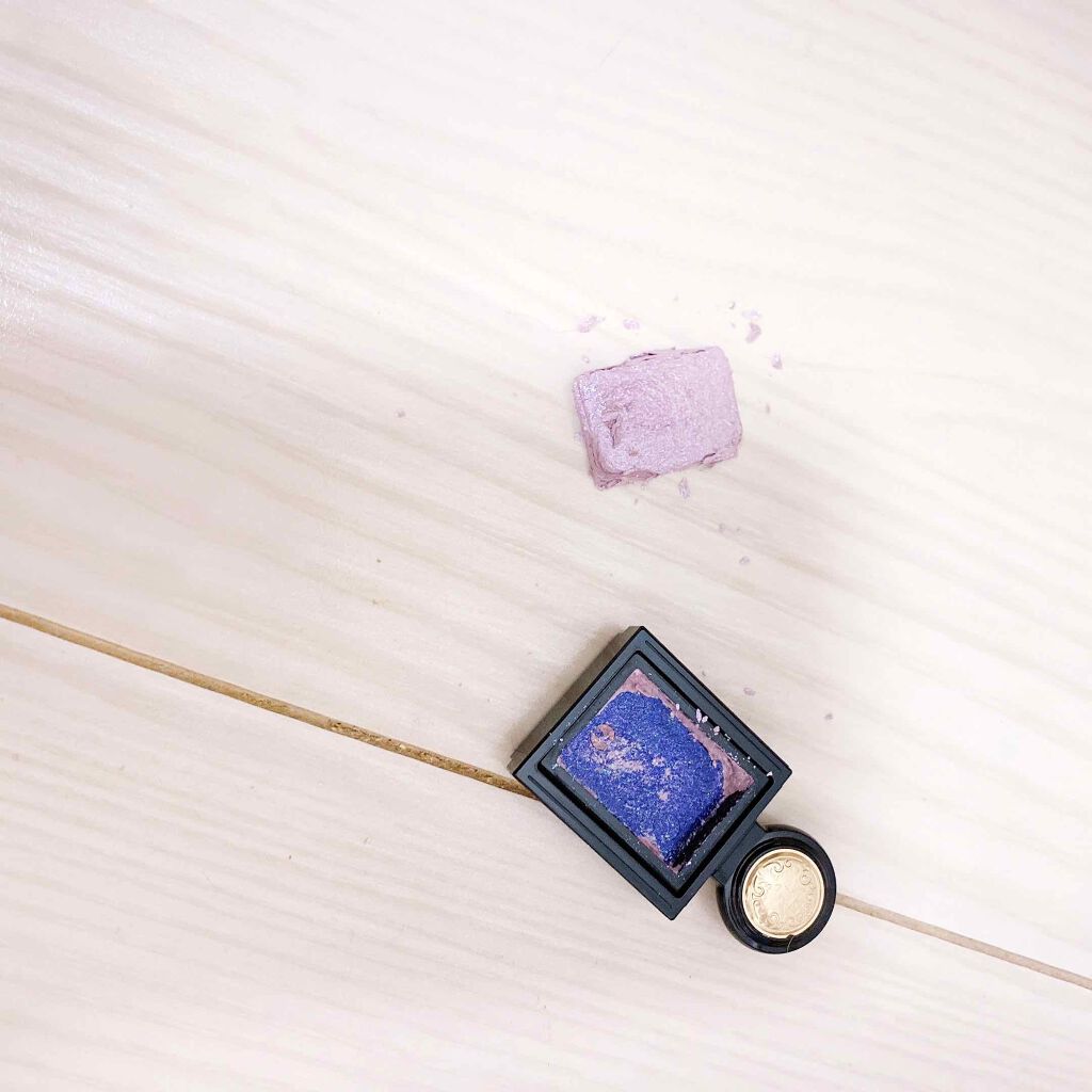 悲しいことがありました。

とっても可愛いアイシャドウをゲットして「LIPSに投稿しよう！」と写真を撮ろうとしたら、、、

私は、叫びました

5月21日発売のマジョリカマジョルカ
シャドーカスタマイズ　フローティング VI101

発売前