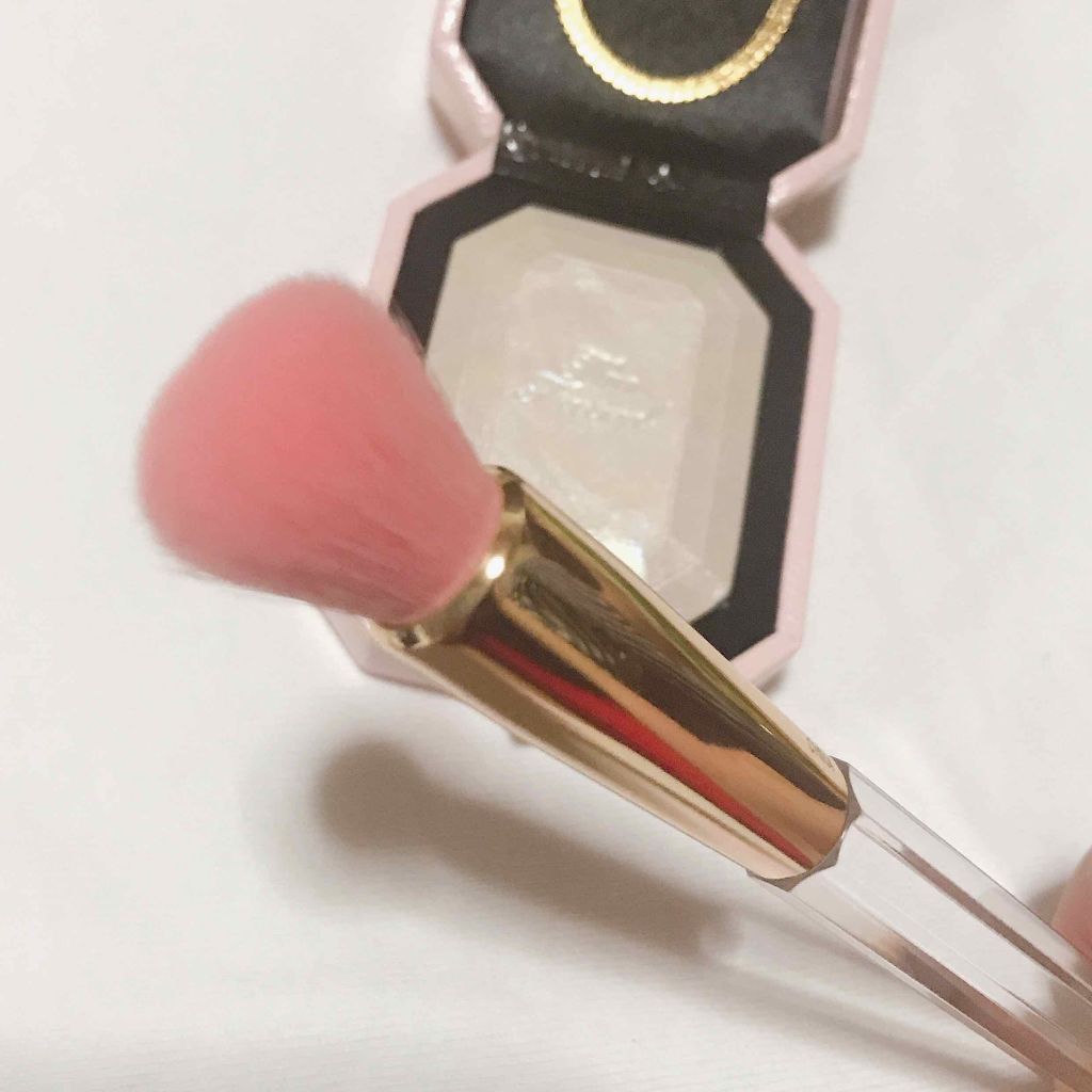 ダイヤモンドライト ハイライター ブラシ/Too Faced/メイクブラシを使ったクチコミ（3枚目）