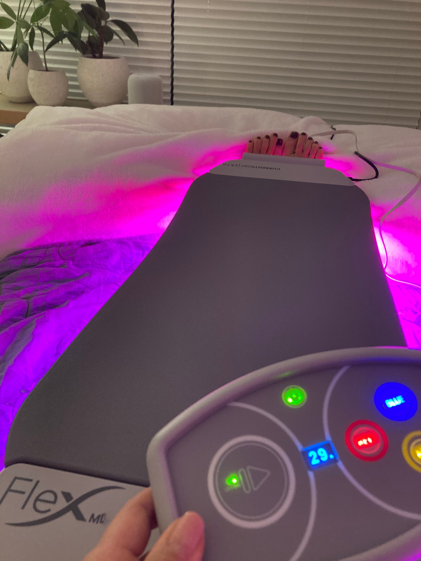 試してみた】LEDライトセラピーマスク シリーズ2 CurrentBodyの 試してみた】LEDライトセラピーマスク シリーズ2 CurrentBodyの