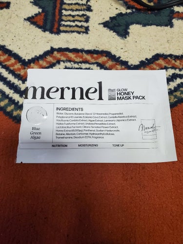 Qoo10でパックの福袋を買ったので備忘録として。
 
MERNEL HANEY MASK PACK

【シート】柔らかめの不織布のようなシート。毛羽立ちとかは全然なくて全体に液が付いてるので顔全体をカ