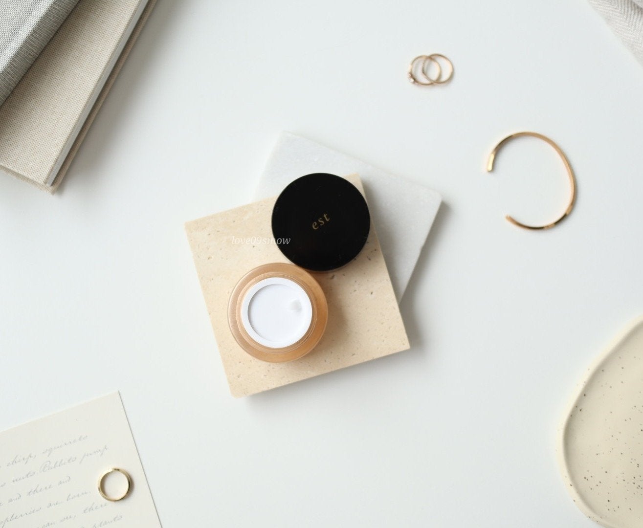 エスト フローレス コンシーリング クリームファンデーション/est/クリーム・エマルジョンファンデーションを使ったクチコミ(5枚目)