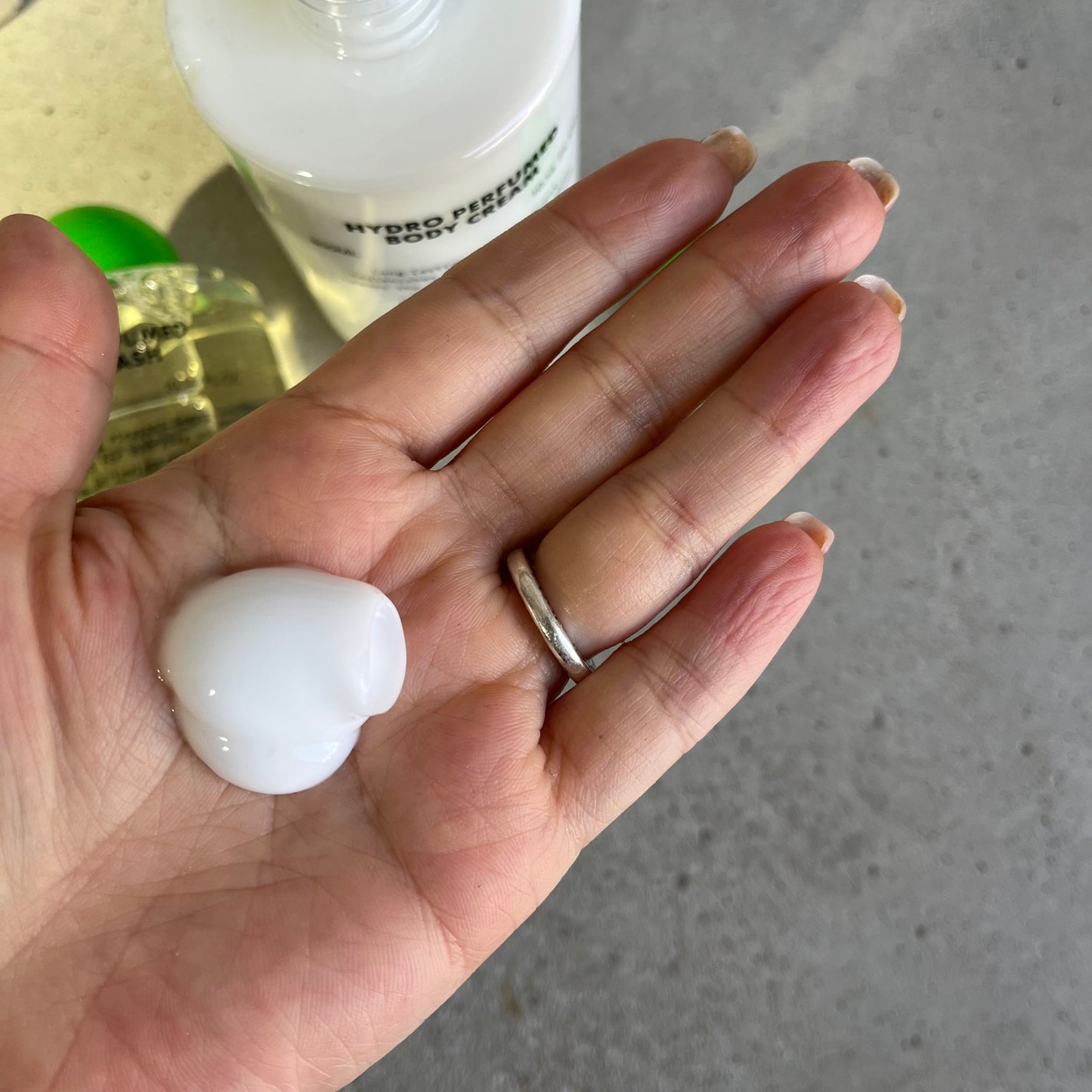 HYDRO PERFUMED BODY CREAM/Tender garden/ボディクリームを使ったクチコミ(5枚目)